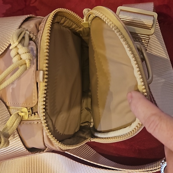 NWOT Fabletics mini duffle bag purse - Picture 2 of 10
